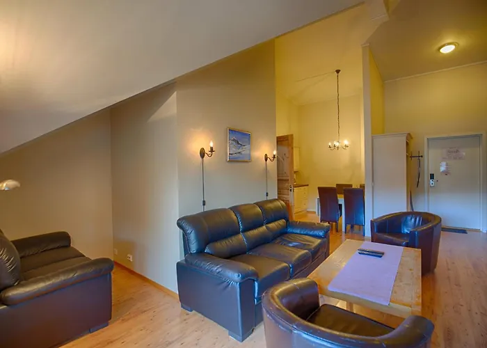 アパート With Balcony, Ideal For Small Family *