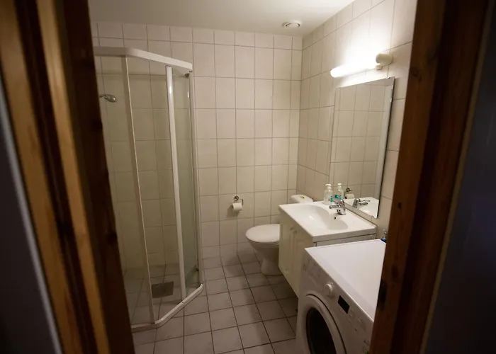 アパート With Balcony, Ideal For Small Family